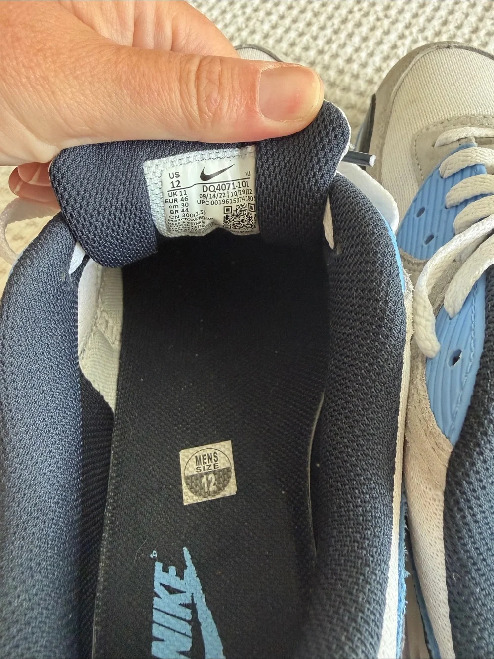 Nike Air Max in White, Light Blue & Black - Picture 6 of 7